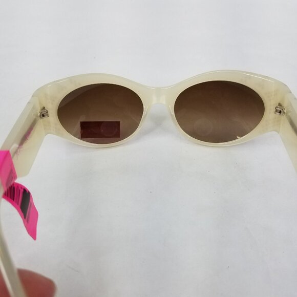 Betsey Johnson Sunglasses Pearlized White Plastic Cat Eye Gold Studs Size Small - Picture 10 of 14